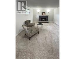 35 ROLLSCOURT GARDENS - 20