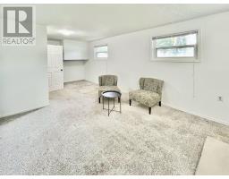 35 ROLLSCOURT GARDENS - 22