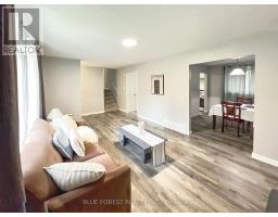 35 ROLLSCOURT GARDENS - 4