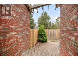 39 - 1478 ADELAIDE STREET N - 25