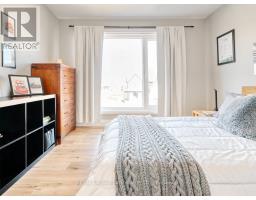 73 CRESTVIEW DRIVE - 39