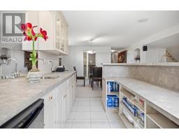 6 HUNTINGTON TERRACE - 32