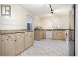 6 HUNTINGTON TERRACE - 33