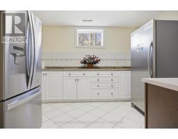 6 HUNTINGTON TERRACE - 35