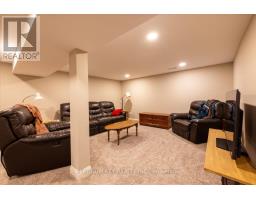 42 GARLAND CRESCENT - 14