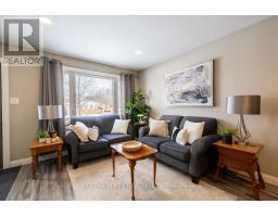 42 GARLAND CRESCENT - 4