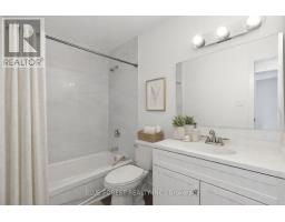 41 - 1096 JALNA BOULEVARD - 20