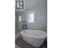 983 COUNTRY CLUB CRESCENT - 25