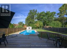 983 COUNTRY CLUB CRESCENT - 40