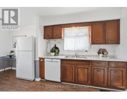 52 CLIFTON CRESCENT - 11