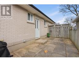 52 CLIFTON CRESCENT - 31