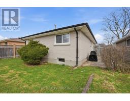 52 CLIFTON CRESCENT - 32