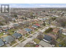 52 CLIFTON CRESCENT - 35