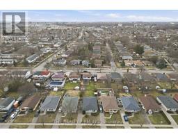 52 CLIFTON CRESCENT - 36