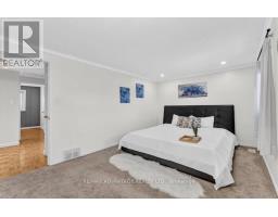 17 - 217 MARTINET AVENUE - 16