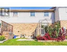 17 - 217 MARTINET AVENUE - 30