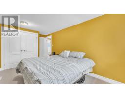 10 ALAYNE CRESCENT - 16