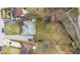 21 STRATHCONA DRIVE - 35