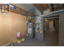 447 WOODMAN AVENUE - 35