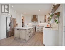 24 POSTMA CRESCENT - 12