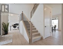 24 POSTMA CRESCENT - 16