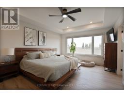 24 POSTMA CRESCENT - 18