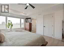 24 POSTMA CRESCENT - 19