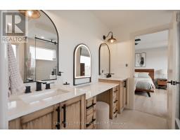 24 POSTMA CRESCENT - 21