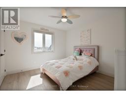 24 POSTMA CRESCENT - 26