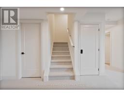 24 POSTMA CRESCENT - 32