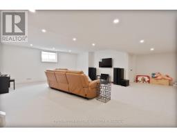 24 POSTMA CRESCENT - 33