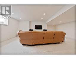 24 POSTMA CRESCENT - 34