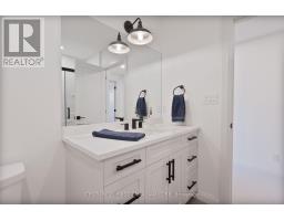 24 POSTMA CRESCENT - 36