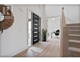 24 POSTMA CRESCENT - 4