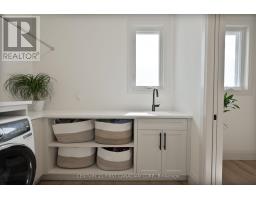 24 POSTMA CRESCENT - 9