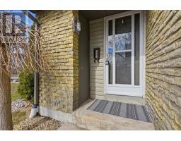 1 - 147 DEVERON CRESCENT - 3