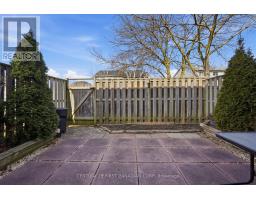 1 - 147 DEVERON CRESCENT - 32