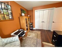 15 HOLLAND AVENUE - 32