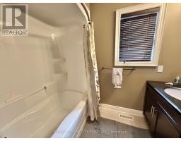 15 HOLLAND AVENUE - 33