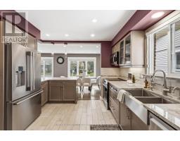 30 SANDALWOOD CRESCENT - 14