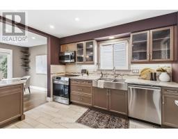 30 SANDALWOOD CRESCENT - 16