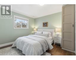 30 SANDALWOOD CRESCENT - 21