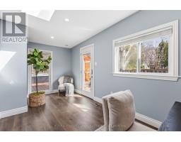 30 SANDALWOOD CRESCENT - 25