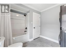 30 SANDALWOOD CRESCENT - 27