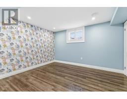 30 SANDALWOOD CRESCENT - 32