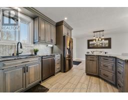 17 HAWTHORN CRESCENT - 10