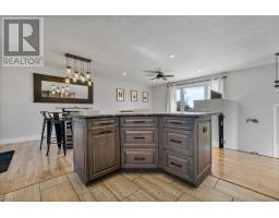 17 HAWTHORN CRESCENT - 11