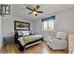 17 HAWTHORN CRESCENT - 17