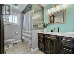 17 HAWTHORN CRESCENT - 21