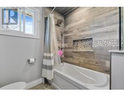 17 HAWTHORN CRESCENT - 22